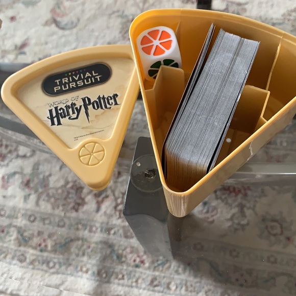 Trivial pursuit World Of Harry Potter. - Picture 2 of 5